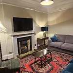 Cosy 2 Bedroom Flat-Castle View